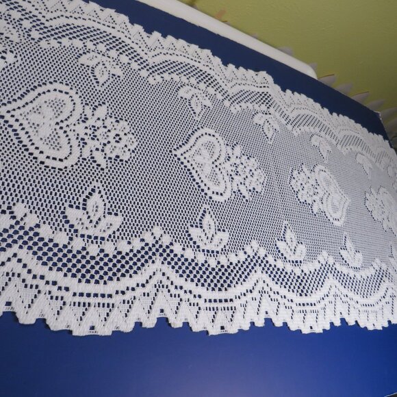 Heritage Lace Heart Design Cream Table Runner Dresser Scarf 32" long - Picture 3 of 10